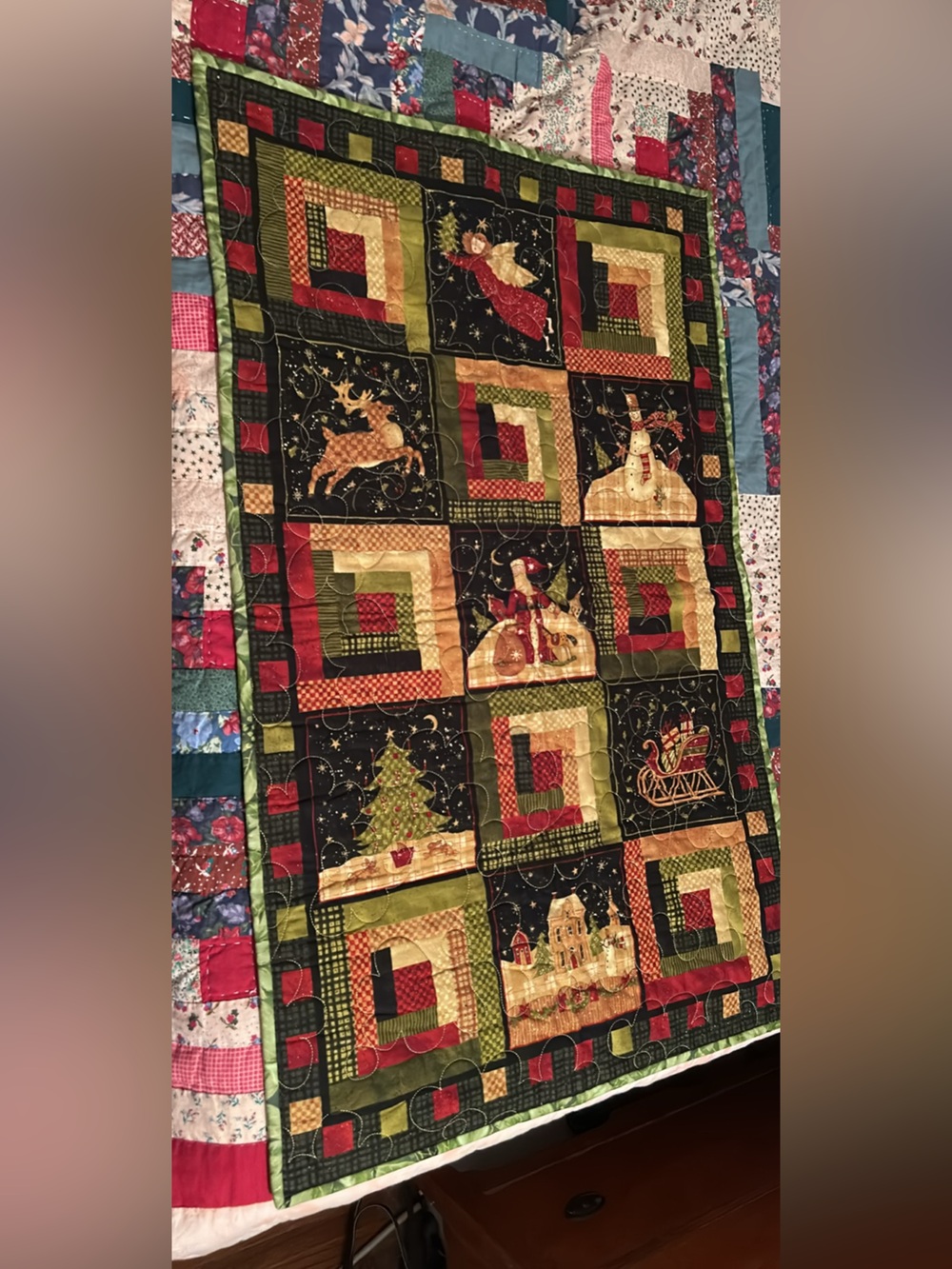 quilted Christmas wall hanging decor 35”x23”
